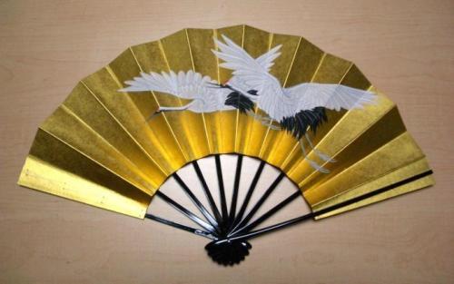 日本和扇文化：日本的皇室女性，为什么手里总是拿着扇子？