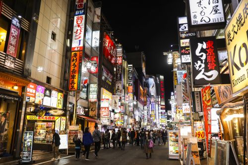 为何日本人睡觉时，不睡床而选择睡地板？导游：一切都是为了活着
